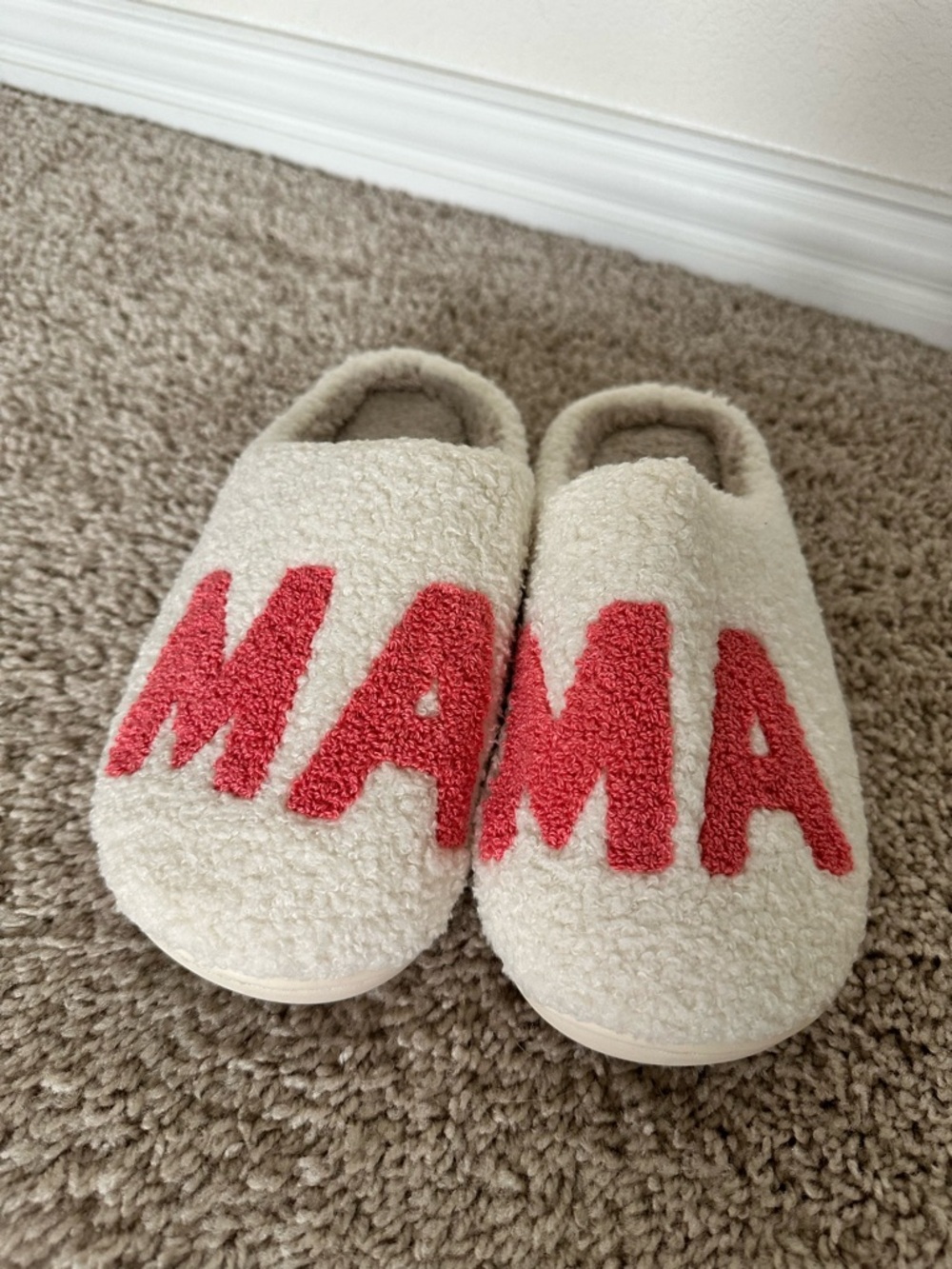 Cozy Cream 'MAMA' Slip-On Slippers with Coral Lettering